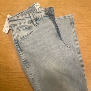 Hollister Curvy High-Rise Mom Jeans — NWT